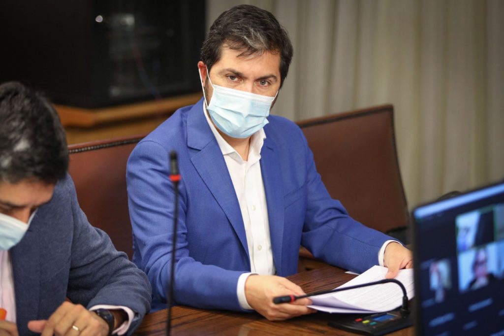 Diputado Hugo Rey aprueba ampliar mecanismo de estabilización del precio de los combustibles
