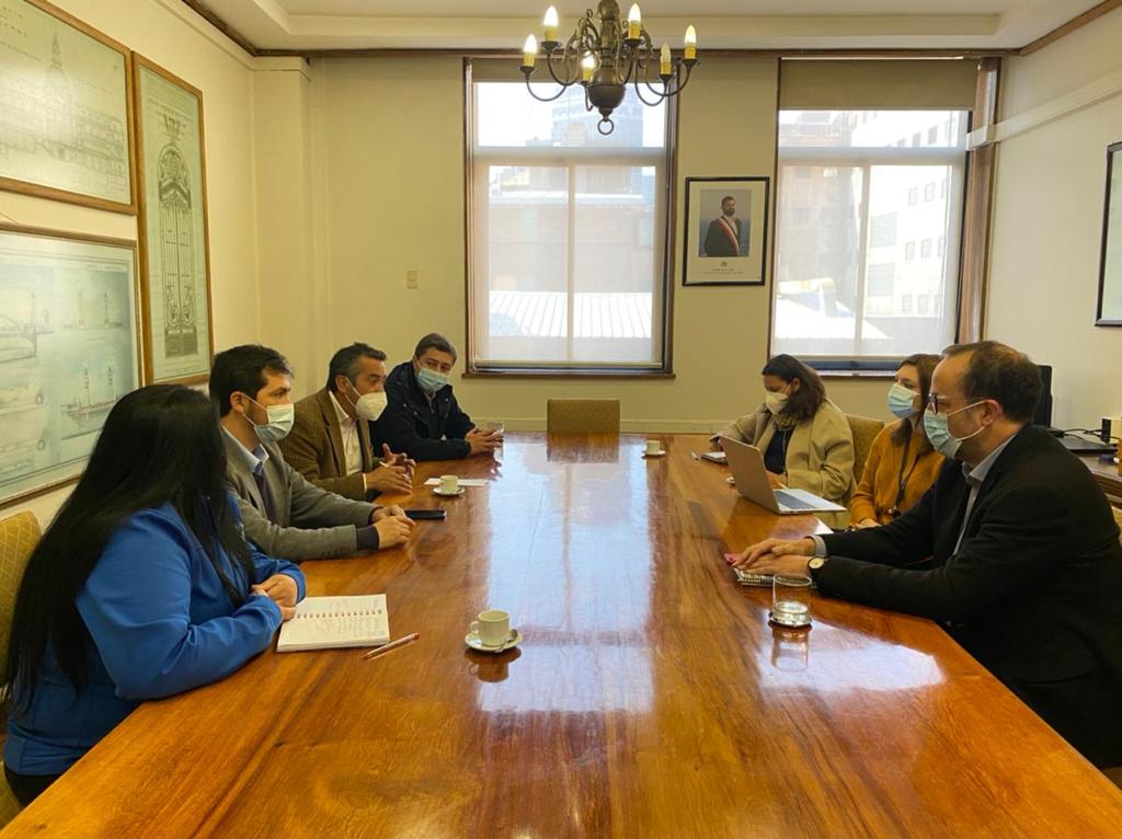Diputados Hugo Rey y Alexis Sepúlveda se reunieron con equipo de construcción Hospital de Curicó