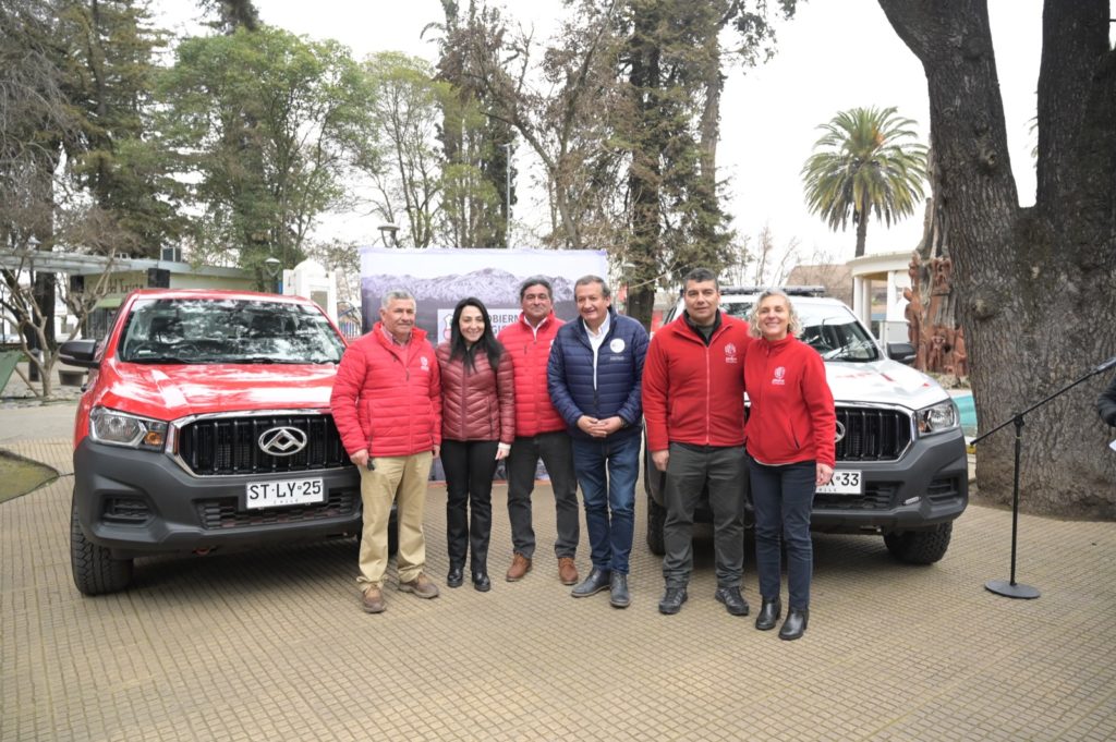 Gobierno Regional del Maule entregó cuatro camionetas para la comuna de Molina