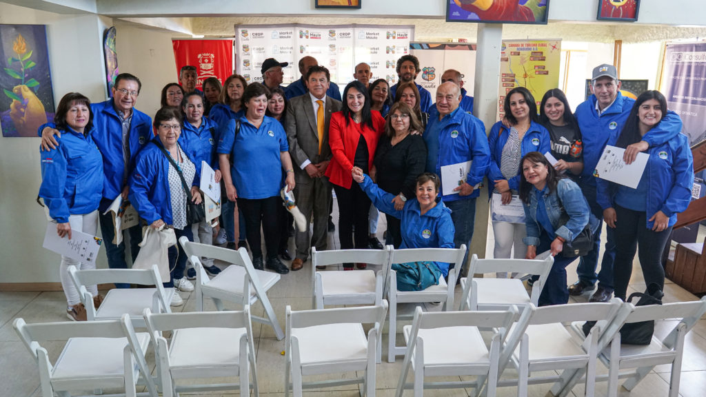 Gobernadora Regional y Pdta. CRDP encabezó certificación a Cámara de Turismo y  Comercio Rural del Achibueno