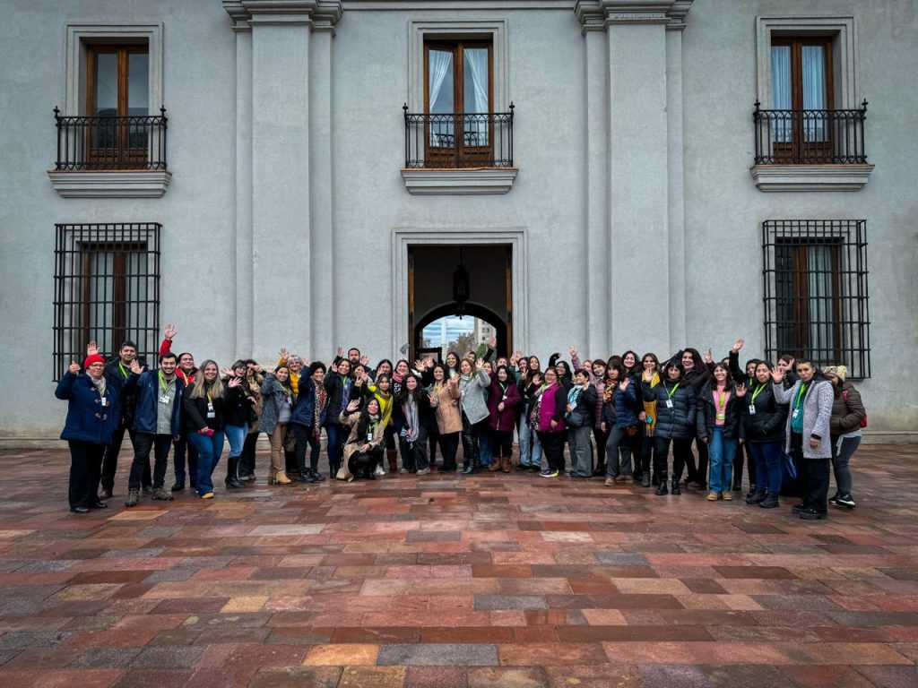 Mujeres Jefas de Hogar de cuatro comunas del Maule visitan Palacio de La Moneda en Gira Técnica