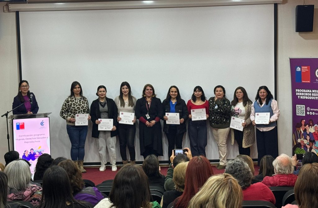 Mujeres de Curicó se certifican en Derechos Sexuales y Reproductivos del SernamEG