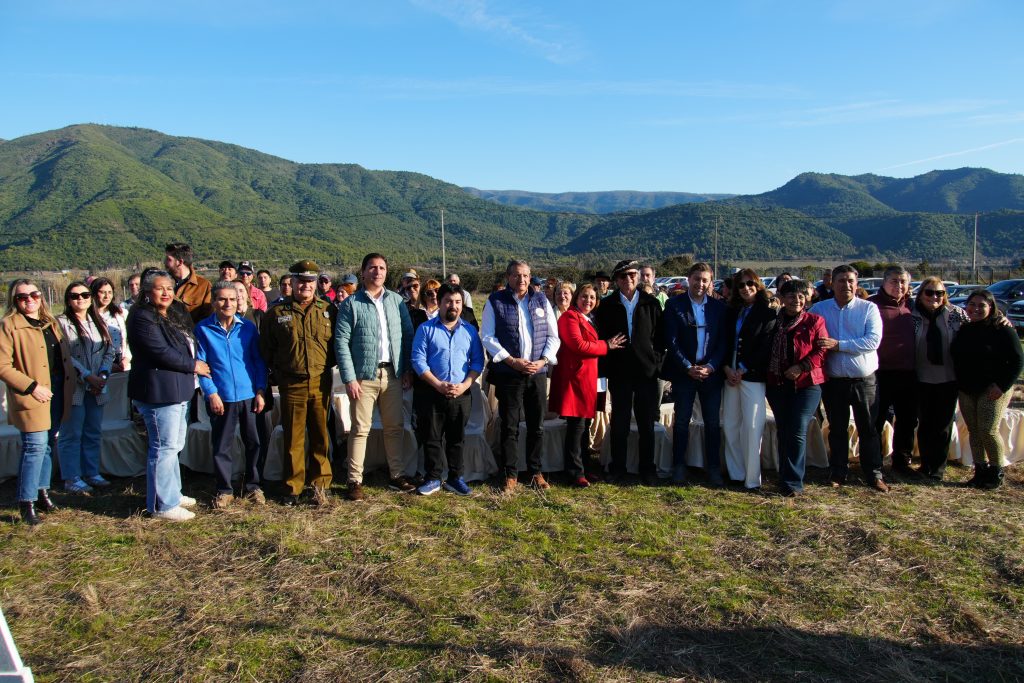 MUNICIPIO DE TENO FIRMA COMPRAVENTA DE TERRENO EN EL QUE  SE CONSTRUIRÁ LA NUEVA POSTA EL MANZANO