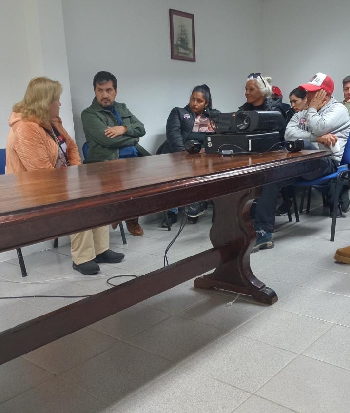 Diputado Hugo Rey se encuentra nuevamente con las familias de los pescadores desaparecidos en Talcahuano