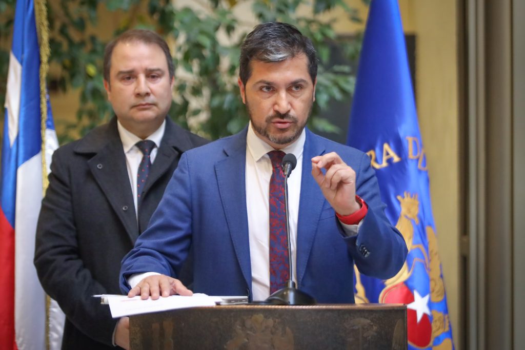Diputado Hugo Rey: “Las familias han sido claras en pedir la extensión de la búsqueda de los pescadores desaparecidos” y reitera desplegar buque Cabo de Hornos Diputado Hugo Rey: “Las familias han sido claras en pedir la extensión de la búsqueda de los pescadores desaparecidos” y reitera desplegar buque Cabo de Hornos
