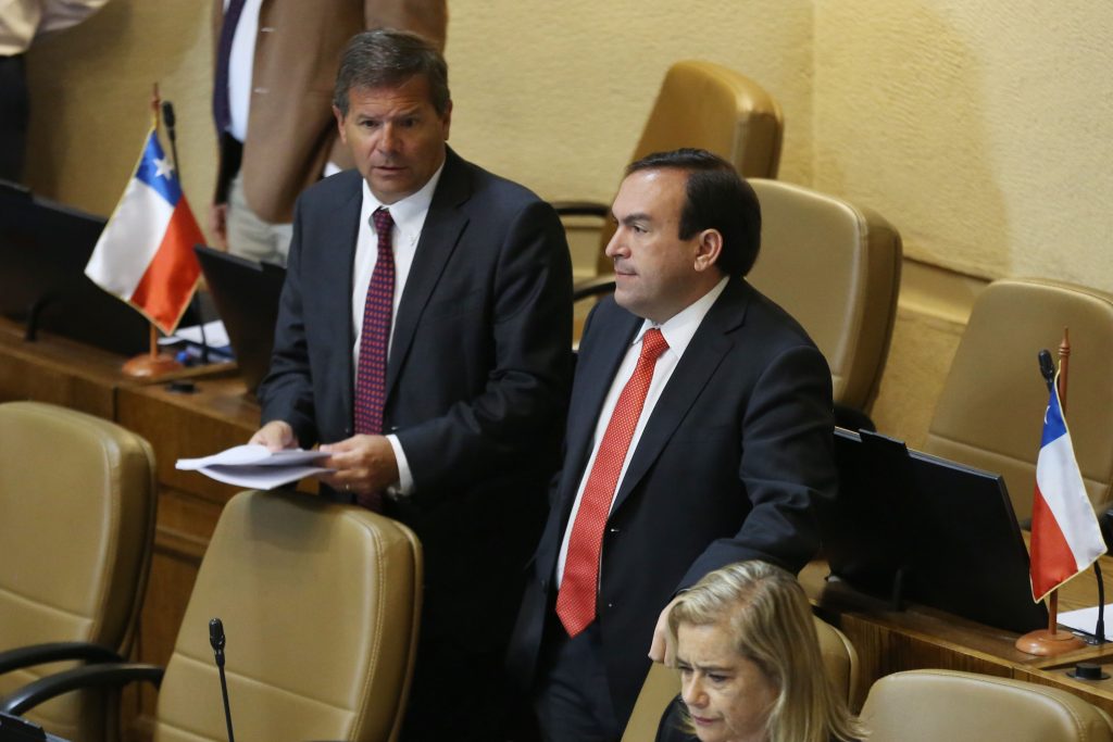 Diputados de Chile Vamos presentan proyecto de ley para restringir beneficios sociales a migrantes irregulares Diputados de Chile Vamos presentan proyecto de ley para restringir beneficios sociales a migrantes irregulares