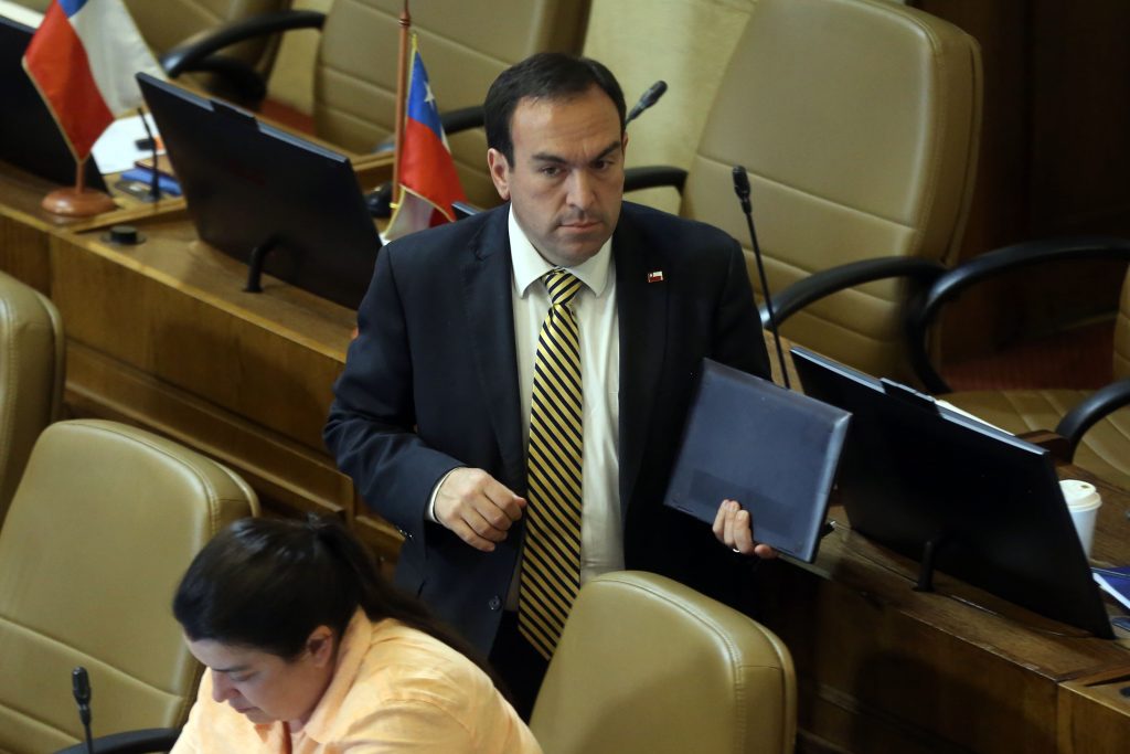 Diputado Felipe Donoso presenta proyecto de ley para autorizar detectores de metales en colegios y centros de salud Diputado Felipe Donoso presenta proyecto de ley para autorizar detectores de metales en colegios y centros de salud