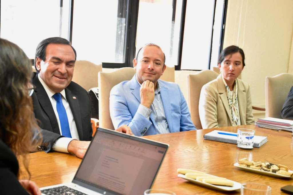 Diputado Felipe Donoso y alcalde de Sagrada Familia gestiona avances para liceo de la comuna junto a Subsecretaría de Educación