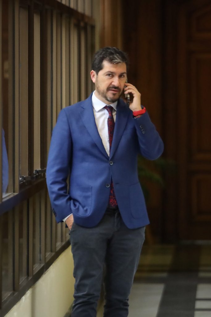 Diputado Rey gestiona ayuda directa con la ministra de Defensa por pescadores de Constitución desaparecidos en Talcahuano Diputado Rey gestiona ayuda directa con la ministra de Defensa por pescadores de Constitución desaparecidos en Talcahuano