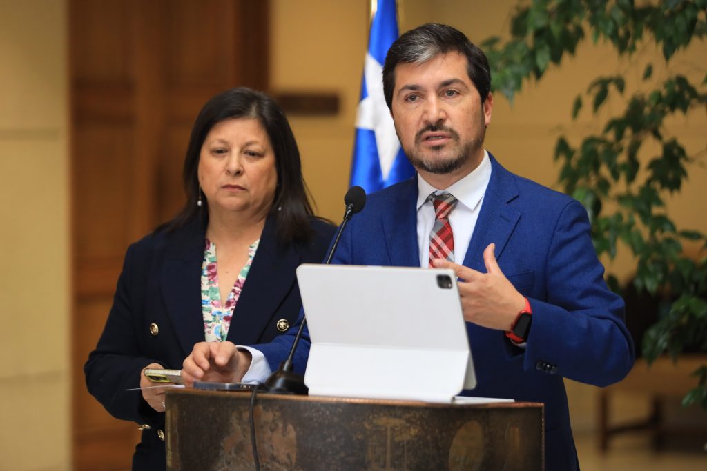 Diputado Hugo Rey exige con urgencia un representante del Gobierno para coordinar búsqueda y trabajo en conjunto con familiares de pescadores desaparecidos Diputado Hugo Rey exige con urgencia un representante del Gobierno para coordinar búsqueda y trabajo en conjunto con familiares de pescadores desaparecidos