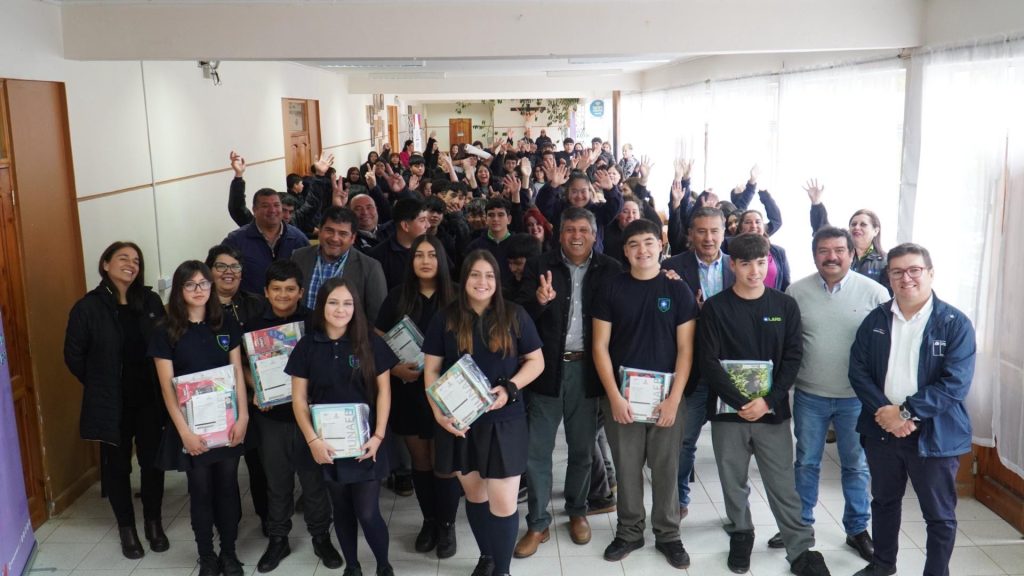 Junaeb completa entrega de más de 149 mil sets de útiles escolares a nivel  regional