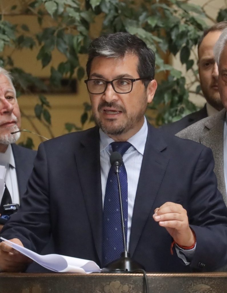 Diputado Hugo Rey responde a críticas del exalcalde Javier Muñoz por propuesta de leaseback municipal en Curicó Diputado Hugo Rey responde a críticas del exalcalde Javier Muñoz por propuesta de leaseback municipal en Curicó