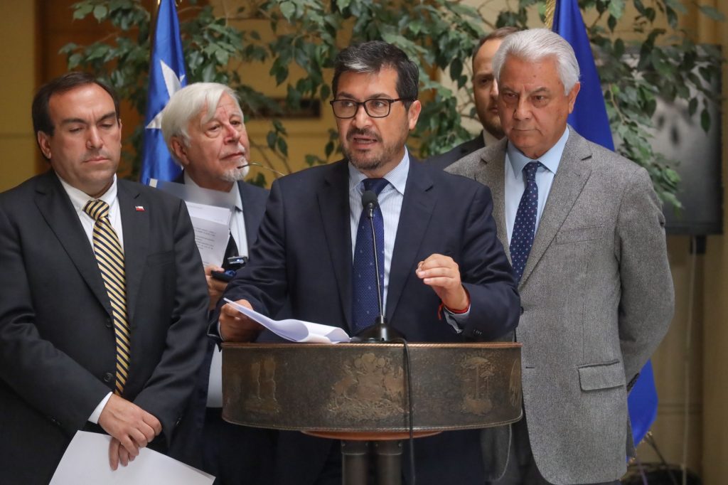 Diputado Hugo Rey confirma incorporación del buque “Cabo de Hornos” a la búsqueda de pescadores desaparecidos de Constitución tras solicitud expresa de las familias Diputado Hugo Rey confirma incorporación del buque “Cabo de Hornos” a la búsqueda de pescadores desaparecidos de Constitución tras solicitud expresa de las familias