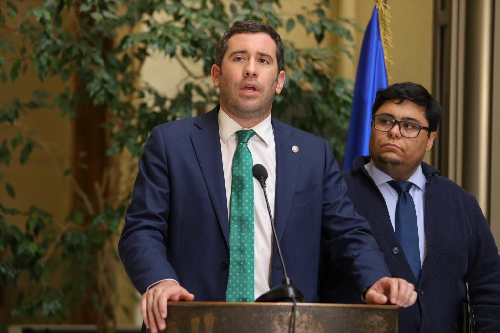 Diputado Benjamín Moreno por millonarias multas COVID envía oficio a ministra de Salud por situación en el Maule Diputado Benjamín Moreno por millonarias multas COVID envía oficio a ministra de Salud por situación en el Maule