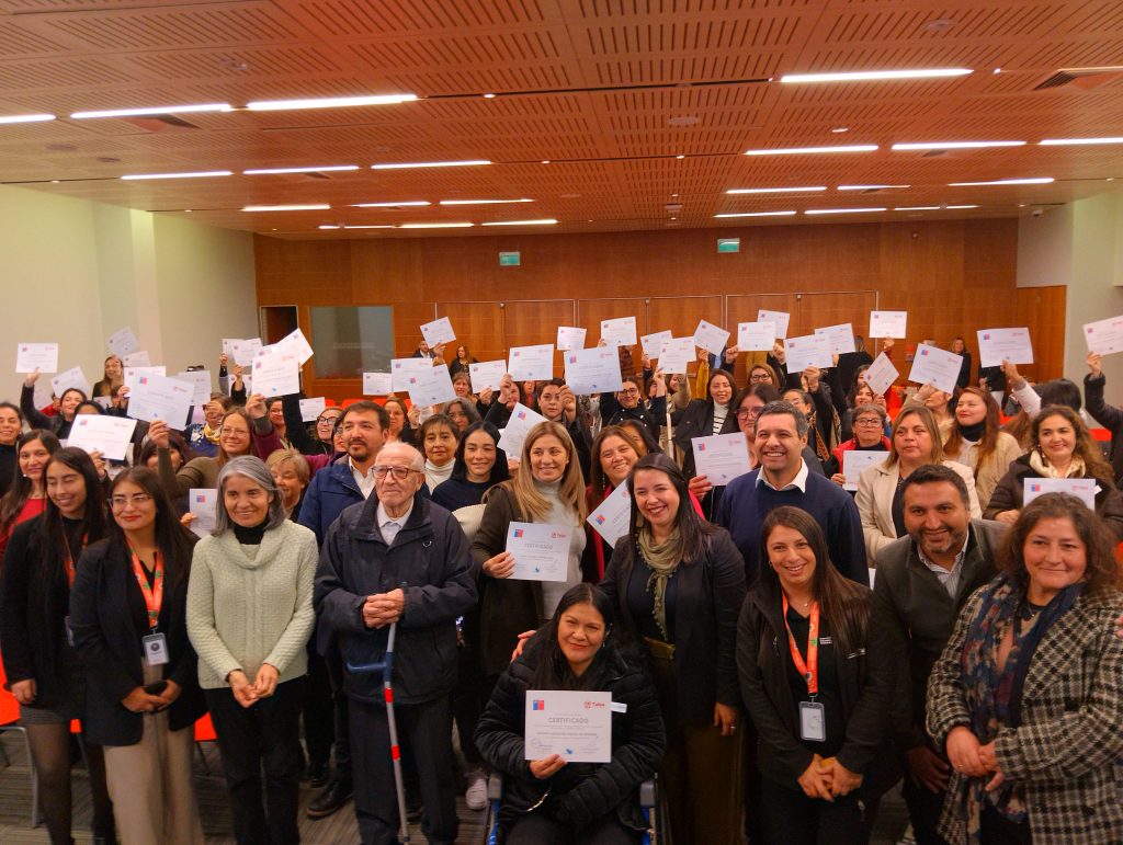 Egreso de 90 mujeres participantes del Programa Mujeres jefas de Hogar en Talca. Programa Mujeres Jefas de Hogar de Talca despidió a 90 participantes tras un año de aprendizaje