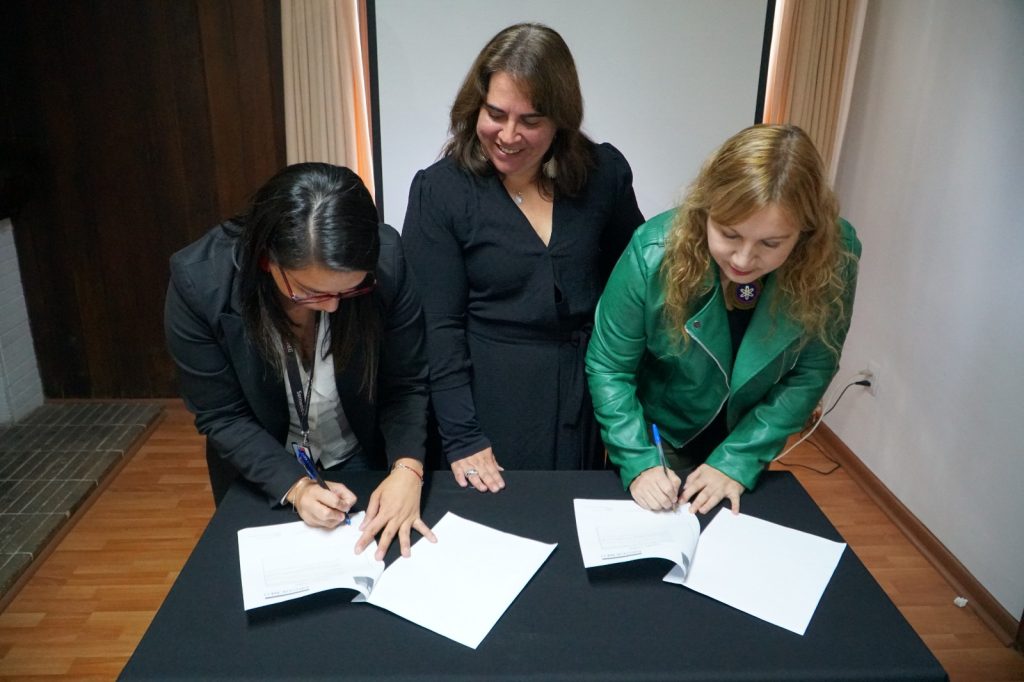 SernamEG y Fundación Prodemu firman acuerdo operativo para fortalecer la autonomía de las mujeres en el territorio