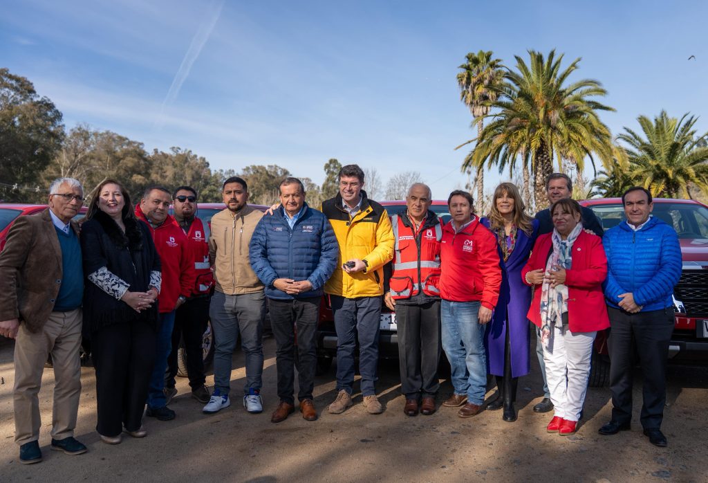 Gobierno del Maule entrega carros bomba y camionetas para fortalecer la red de emergencia en siete comunas del Maule