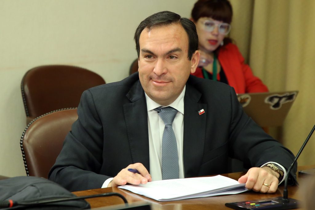 Diputado UDI Felipe Donoso emplaza al Ministro de Hacienda por recorte presupuestario a Gobiernos Regionales y éste reconoce que las cifras no son correctas